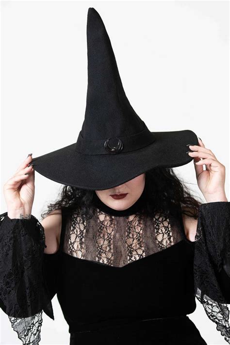 Killstar witch hat with moon